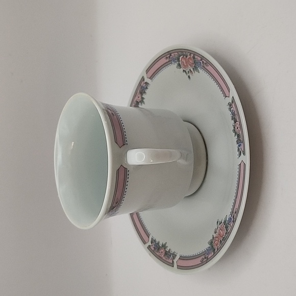 Vintage China Tea Cup and Saucer Made in China - Picture 2 of 12